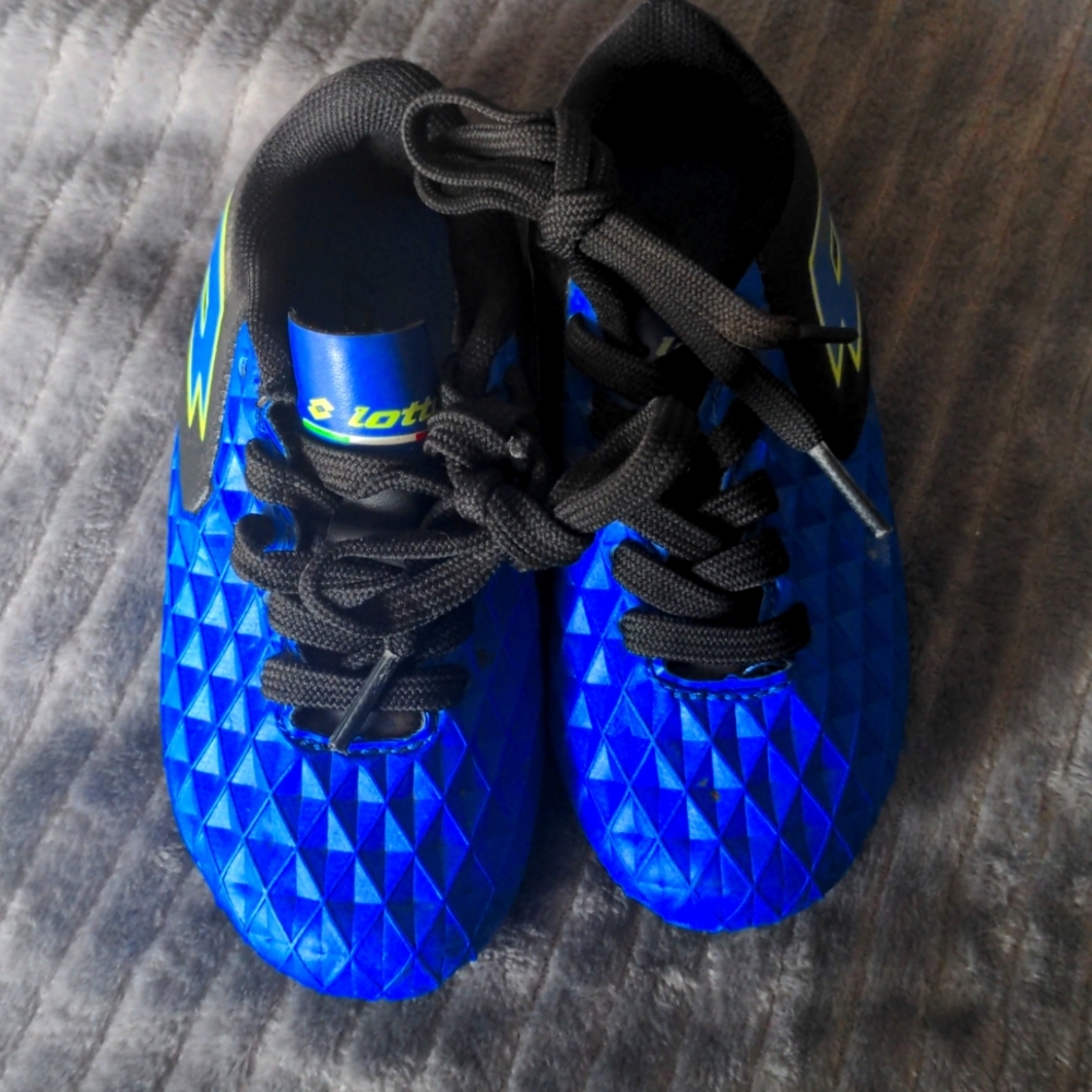 Lotto Soccer Cleat